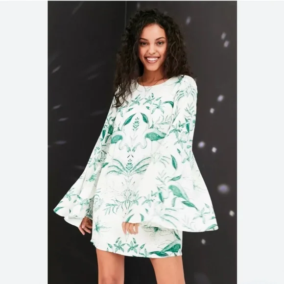 green emerald velvet dress Kimchi Blue - Urban Outfitters